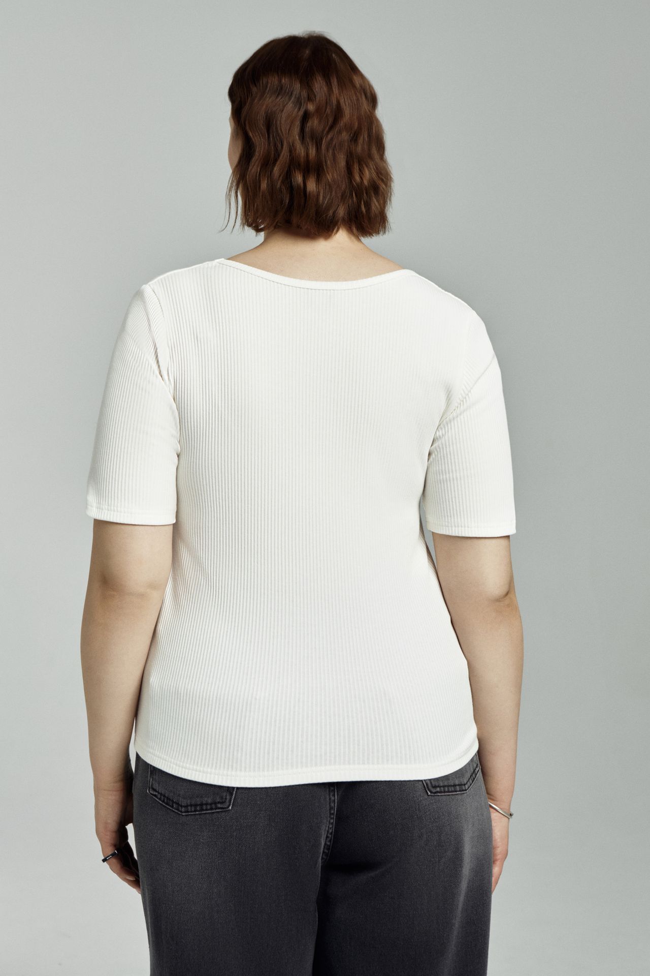 Топ базовый с вырезом каре