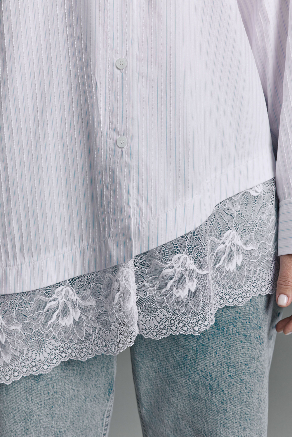 Рубашка с кружевом CHIC