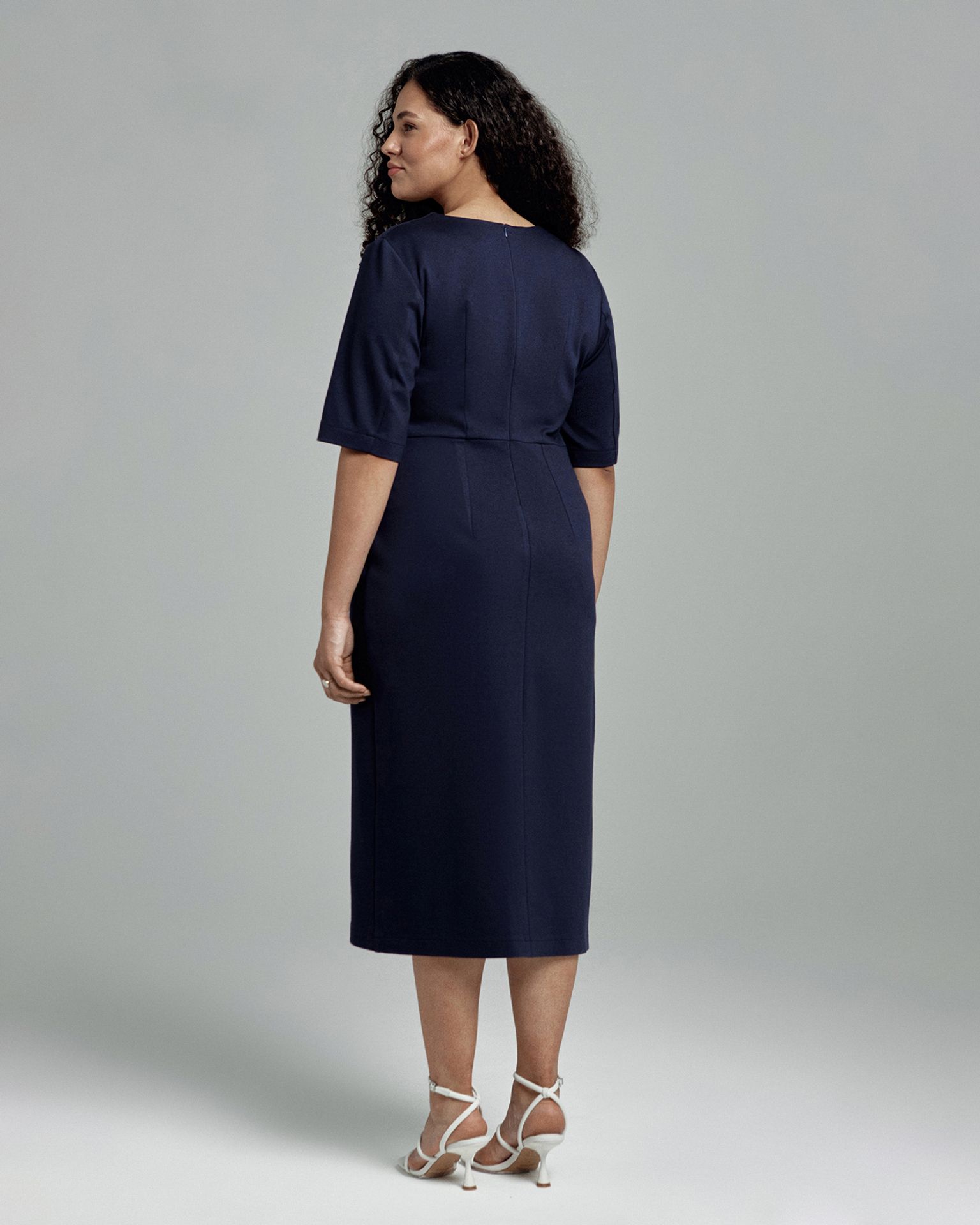 Платье трикотажное с узлом