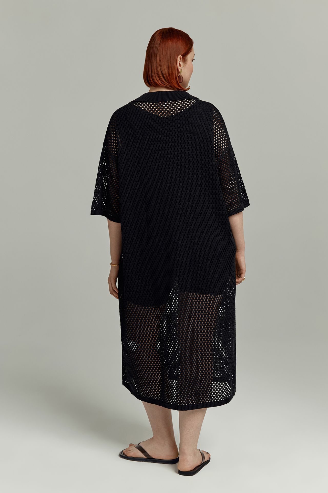 Платье вязаное в сетку