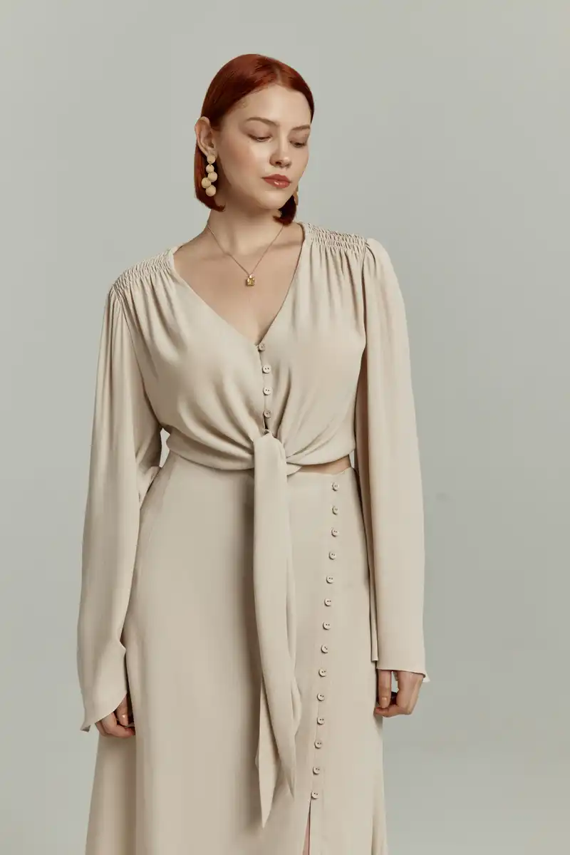 Топ-блуза к юбке на пуговицах