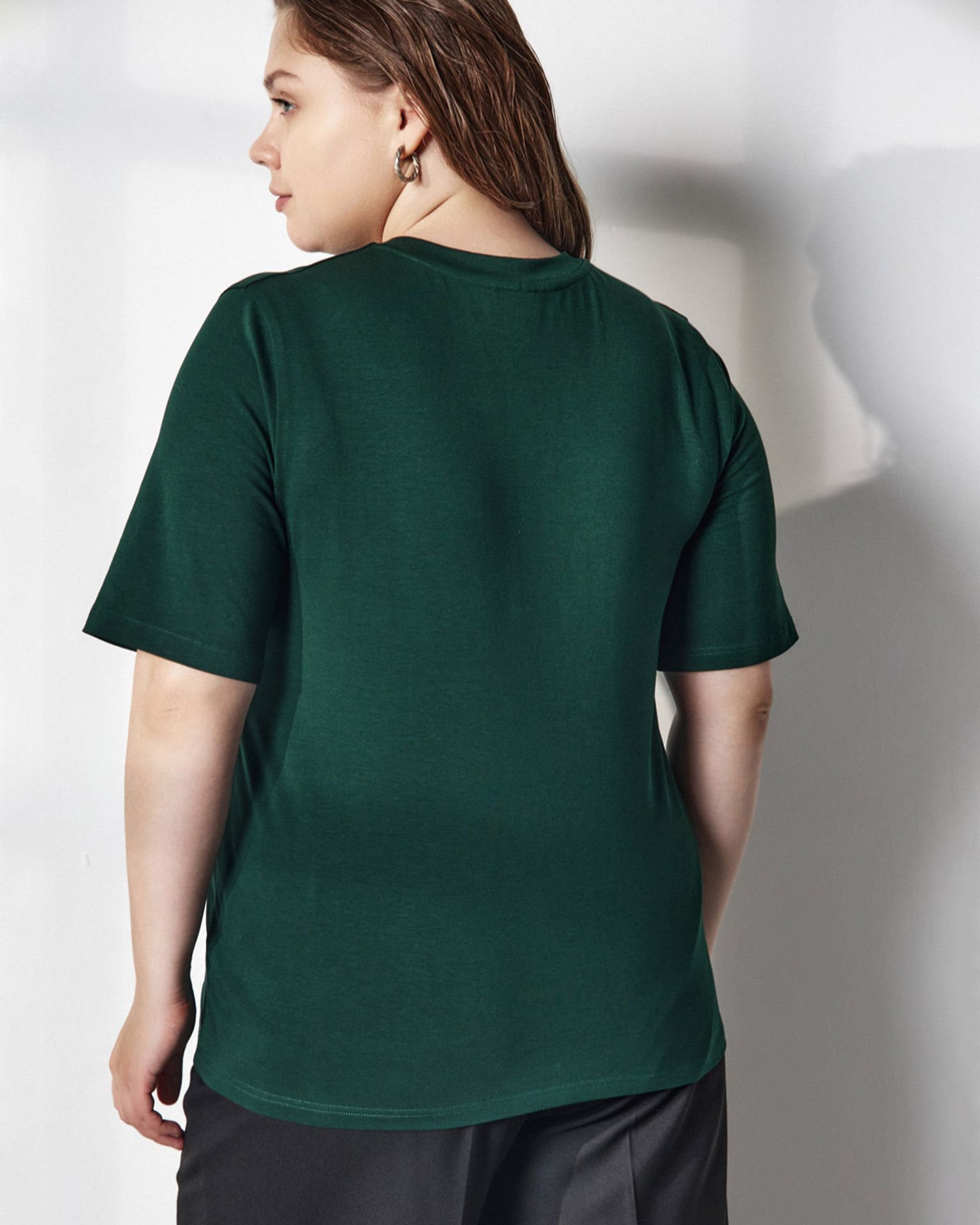 Футболка с V-образным вырезом