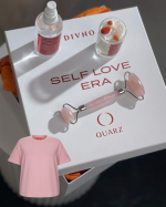 Self Love Era с розовой футболкой