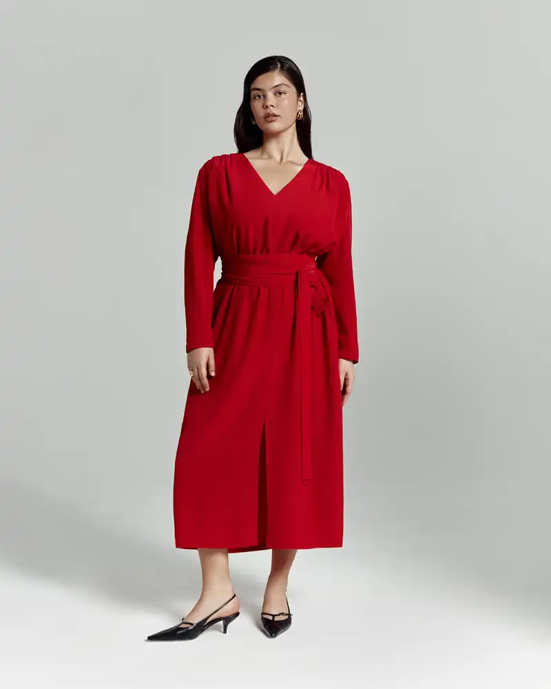 Платье с поясом