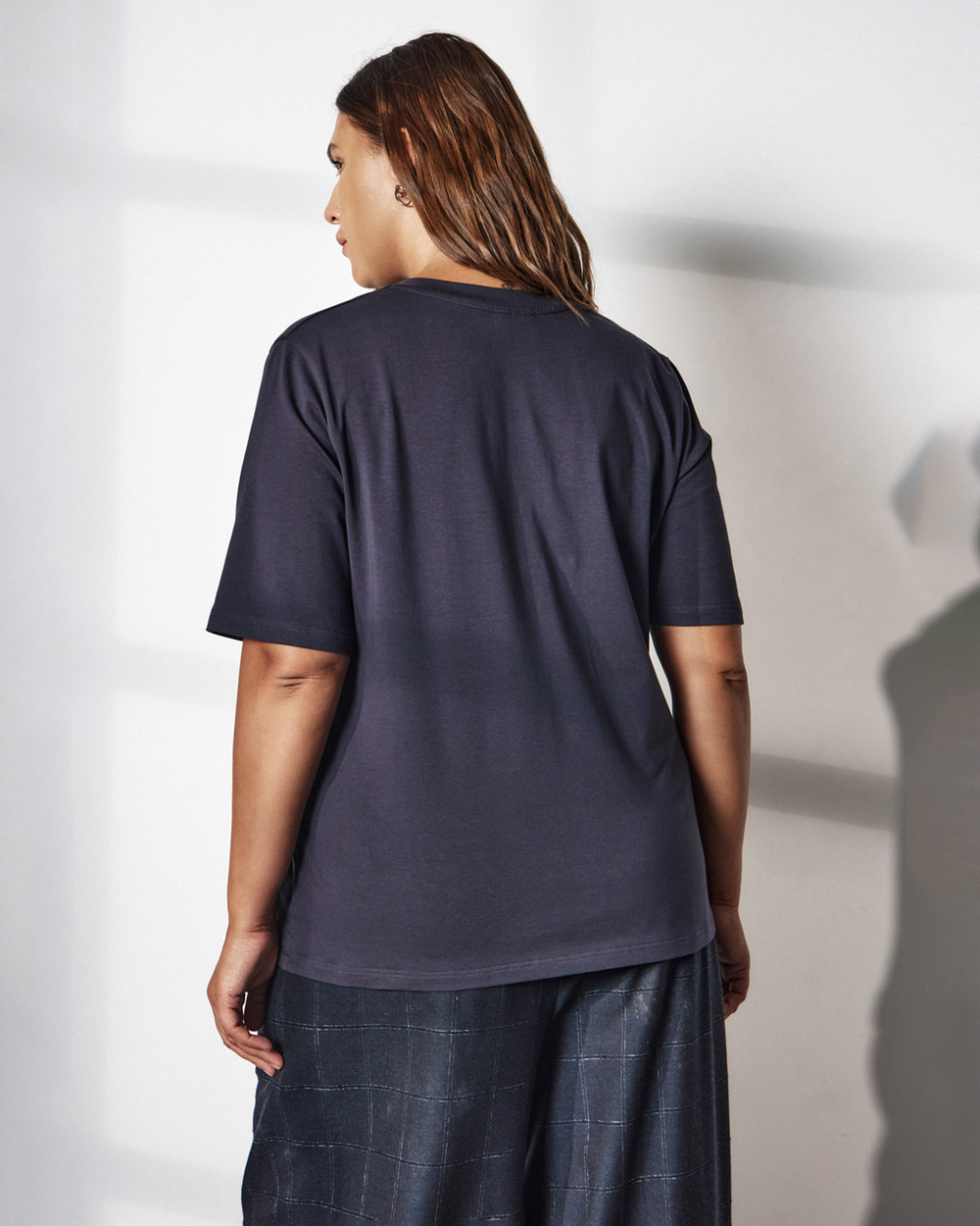 Футболка с V-образным вырезом