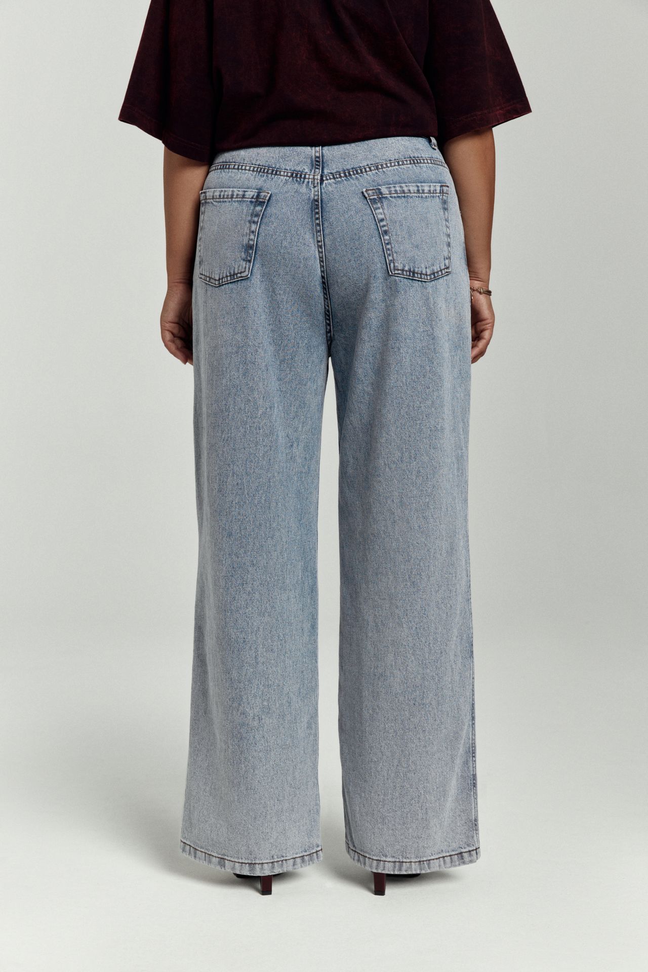 Джинсы широкие