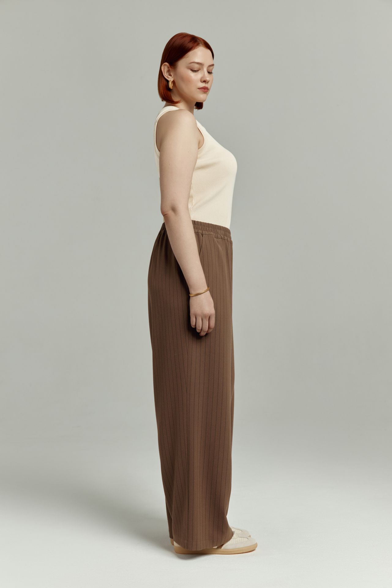 Брюки к рубашке в полоску