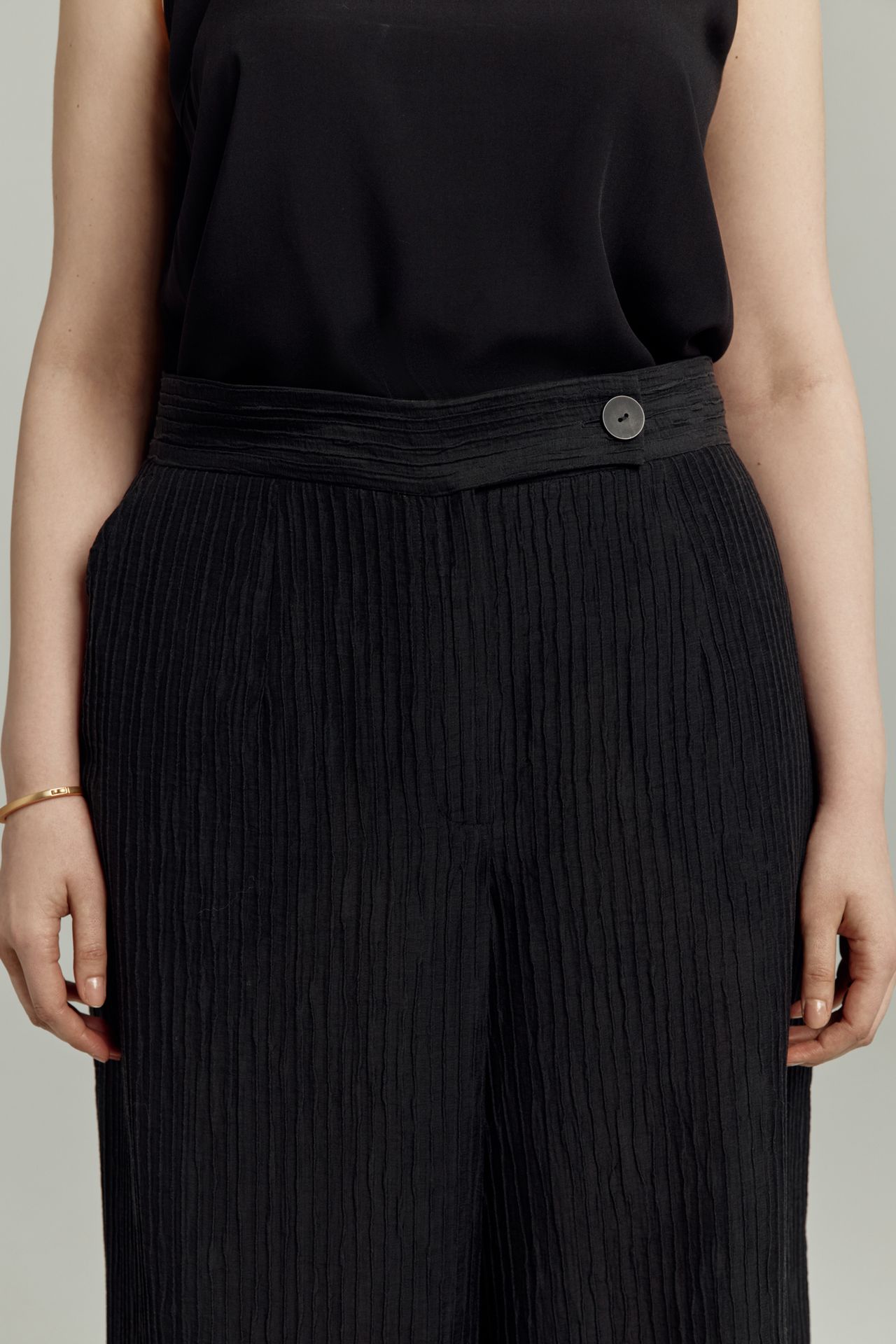 Брюки из фактурной ткани