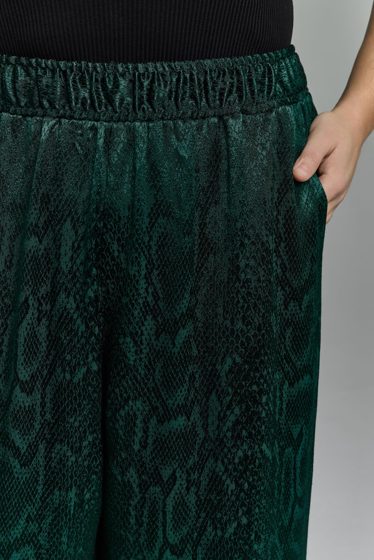 Брюки с кантом SECRET