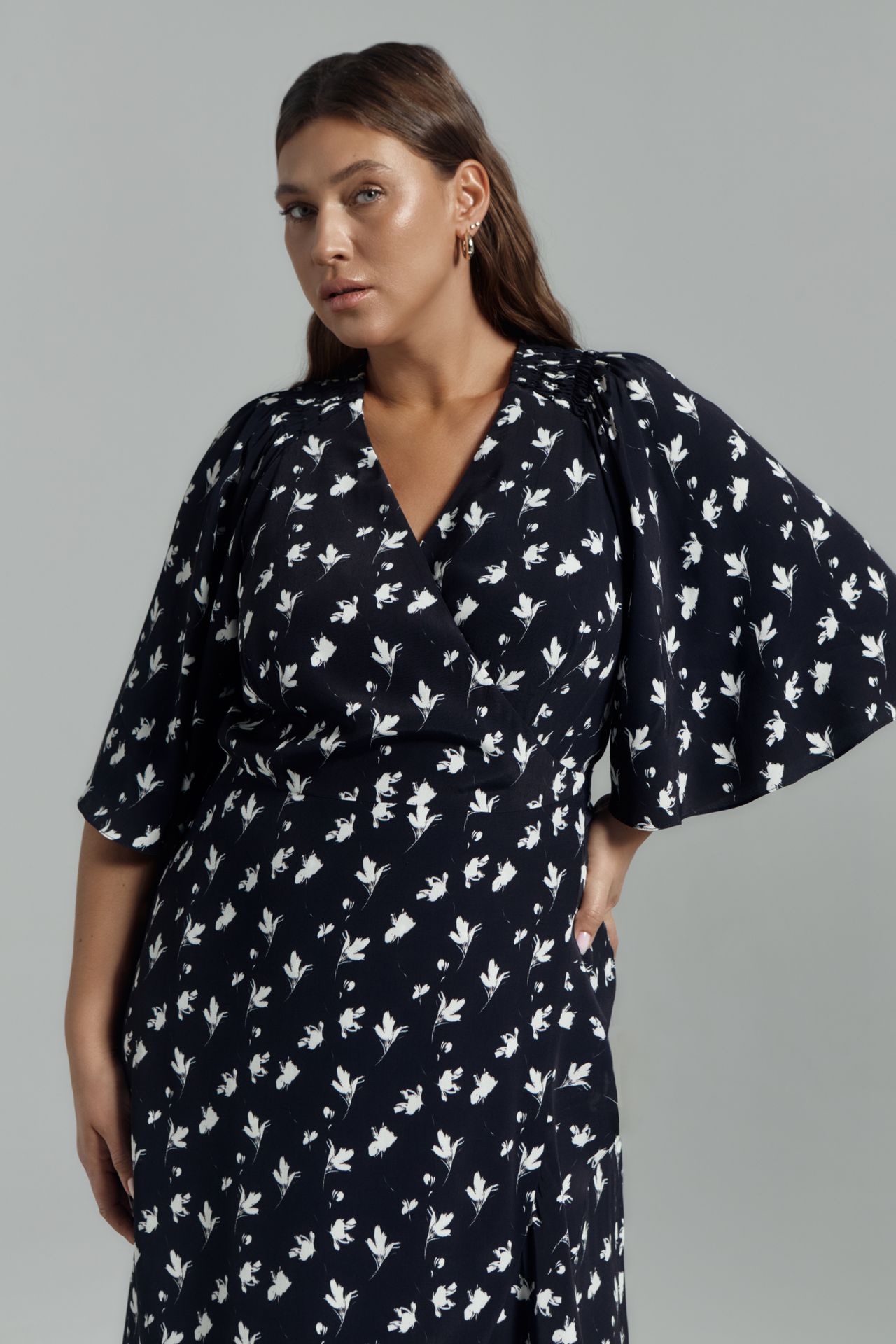 Платье на запах с воланом