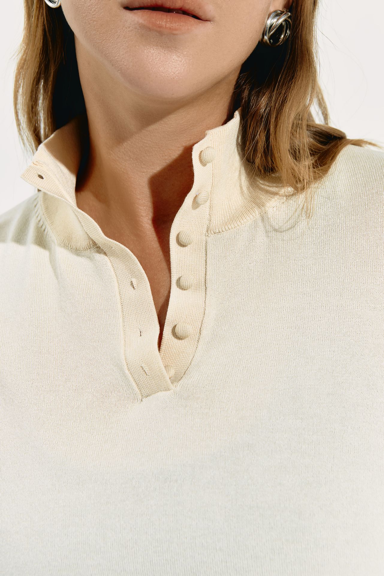 Джемпер с пуговицами