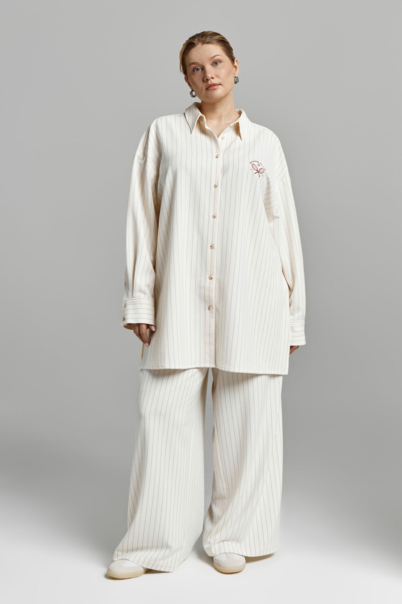 Брюки к рубашке в полоску