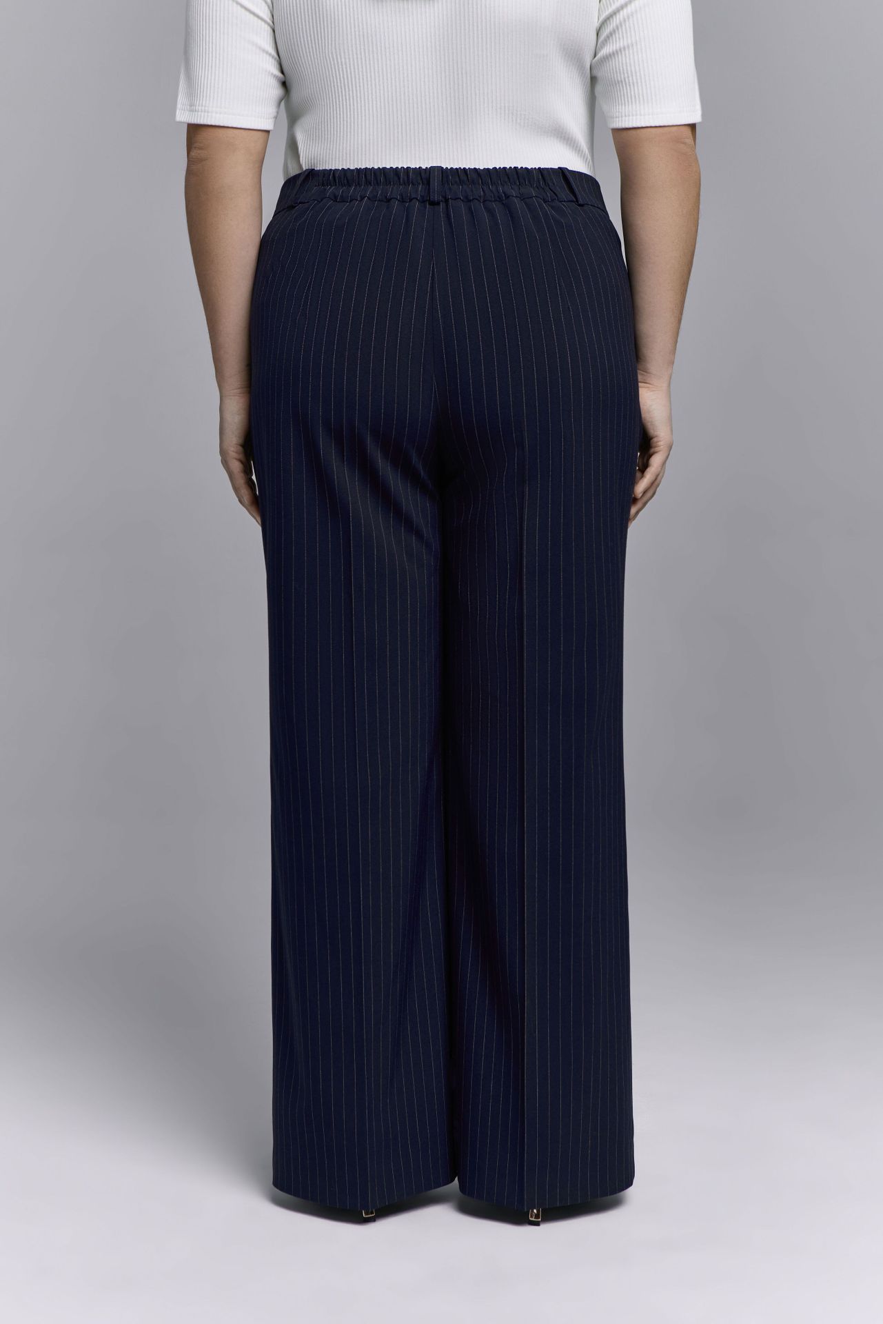 Брюки со стрелками SHIFT