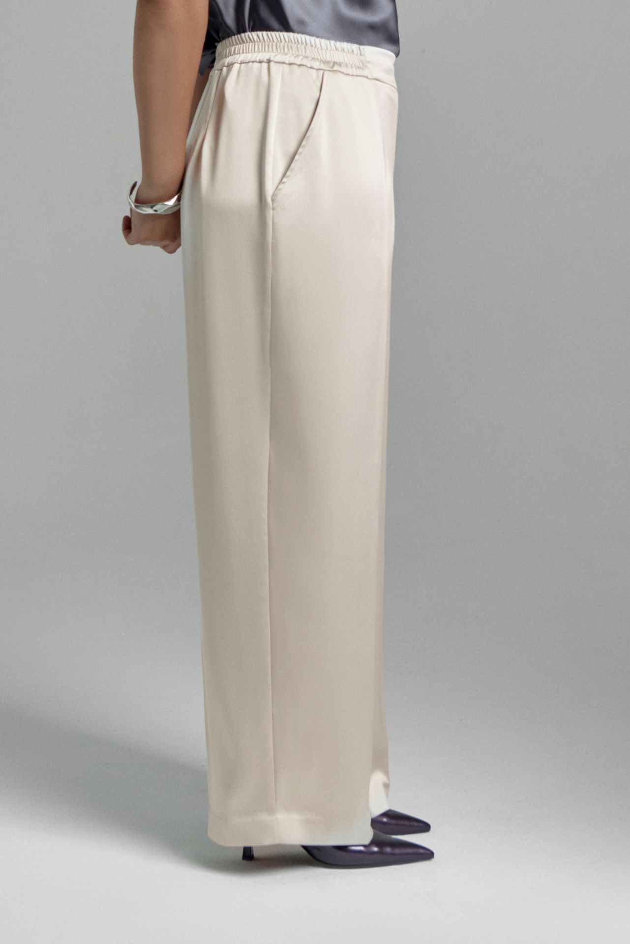 Брюки атласные