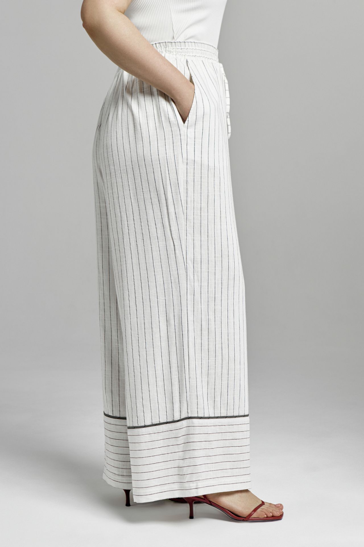 Брюки льняные