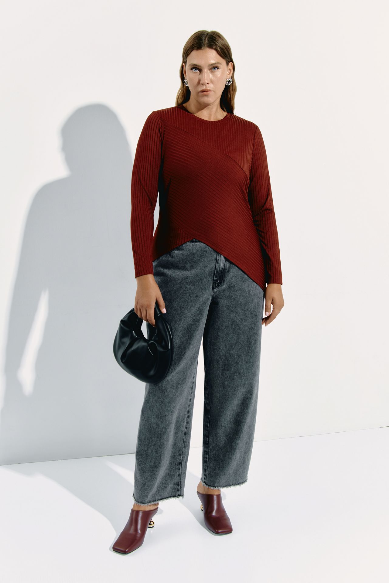 Лонгслив в рубчик JETT