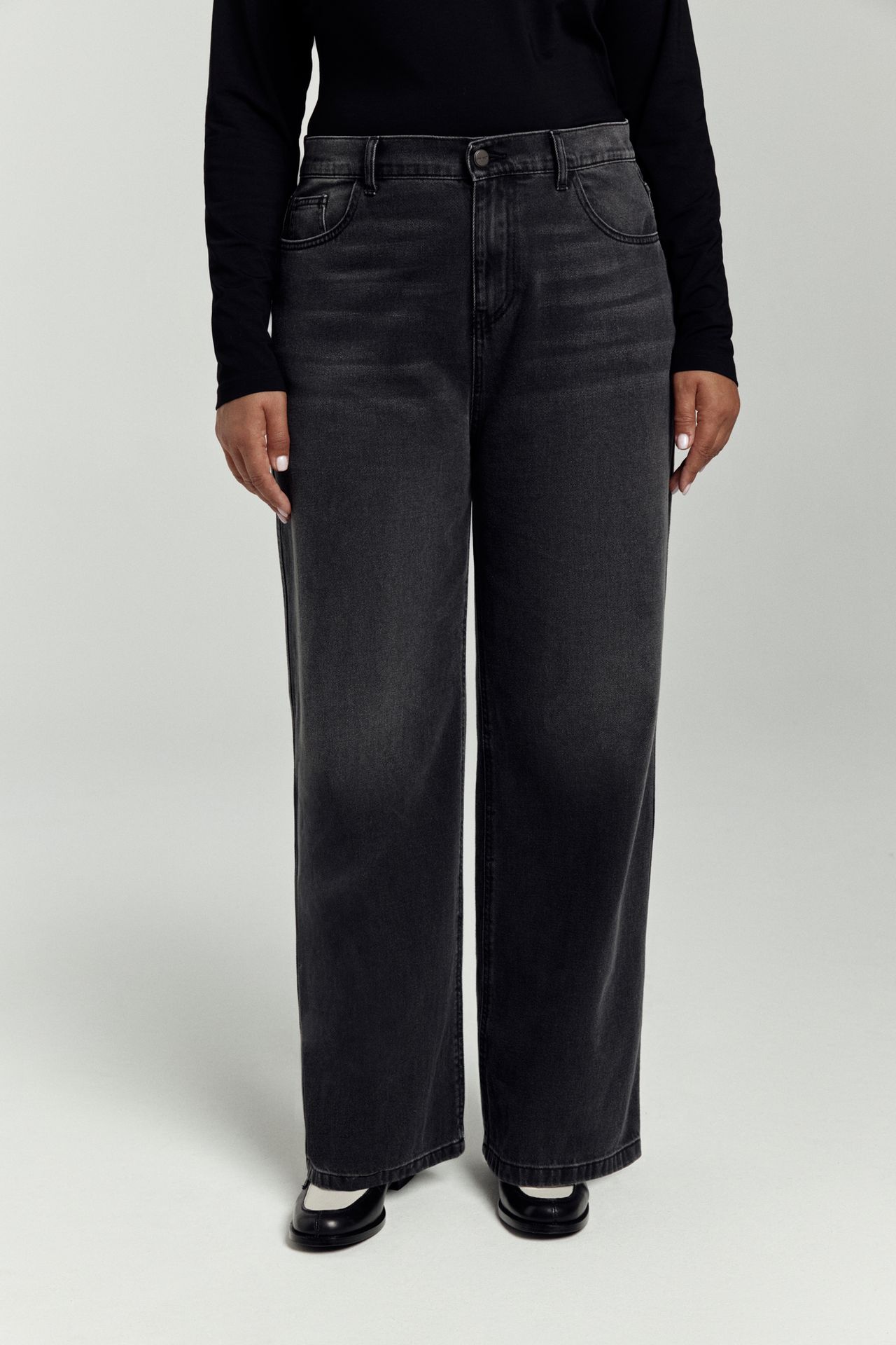 Джинсы широкие