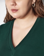 Футболка с V-образным вырезом