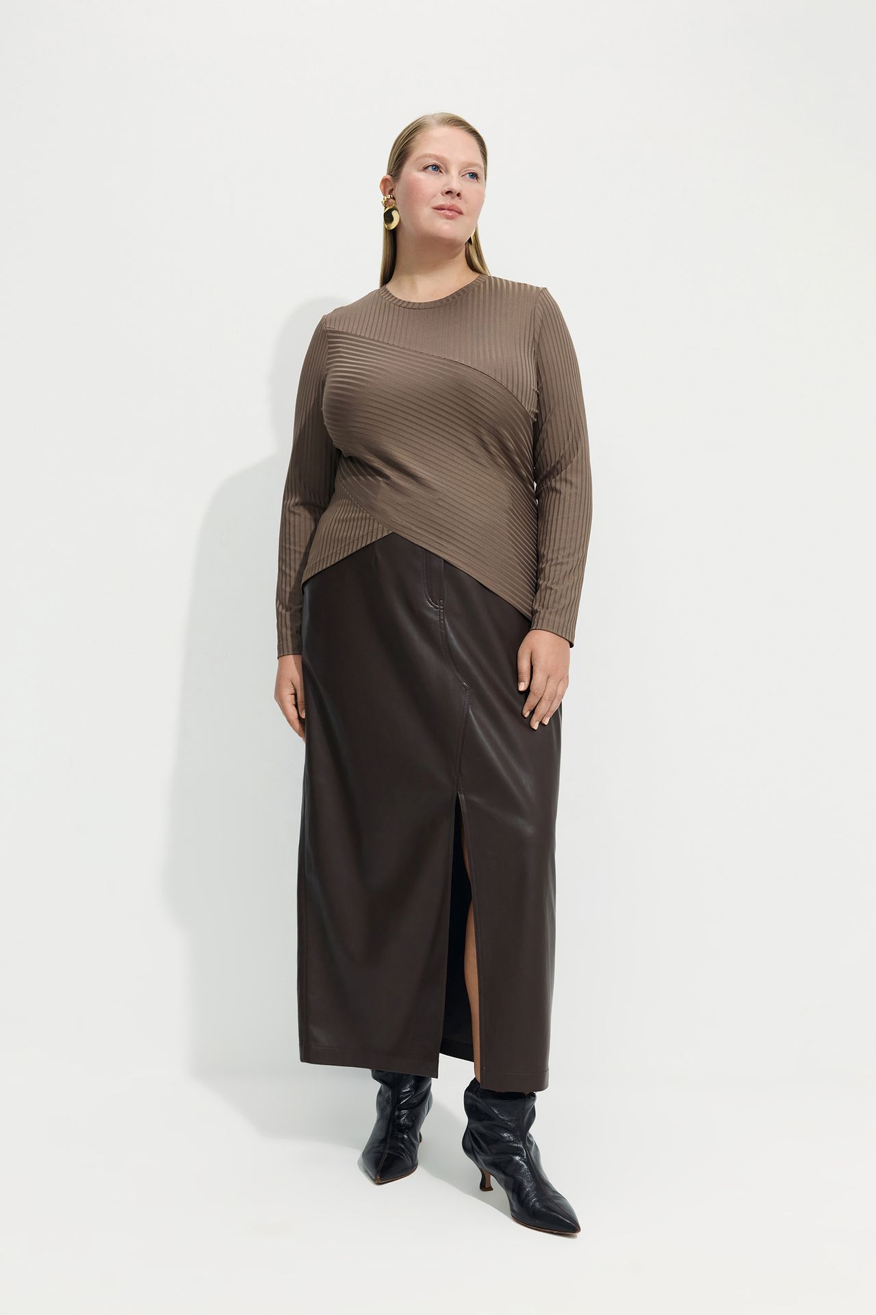 Лонгслив в рубчик JETT