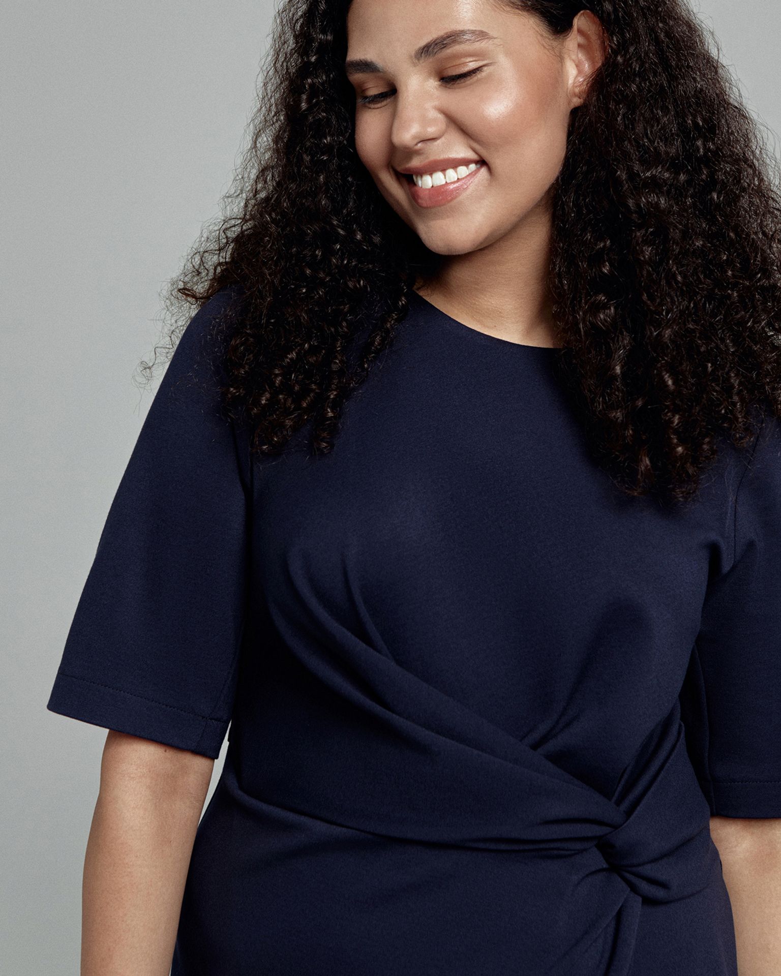 Платье трикотажное с узлом