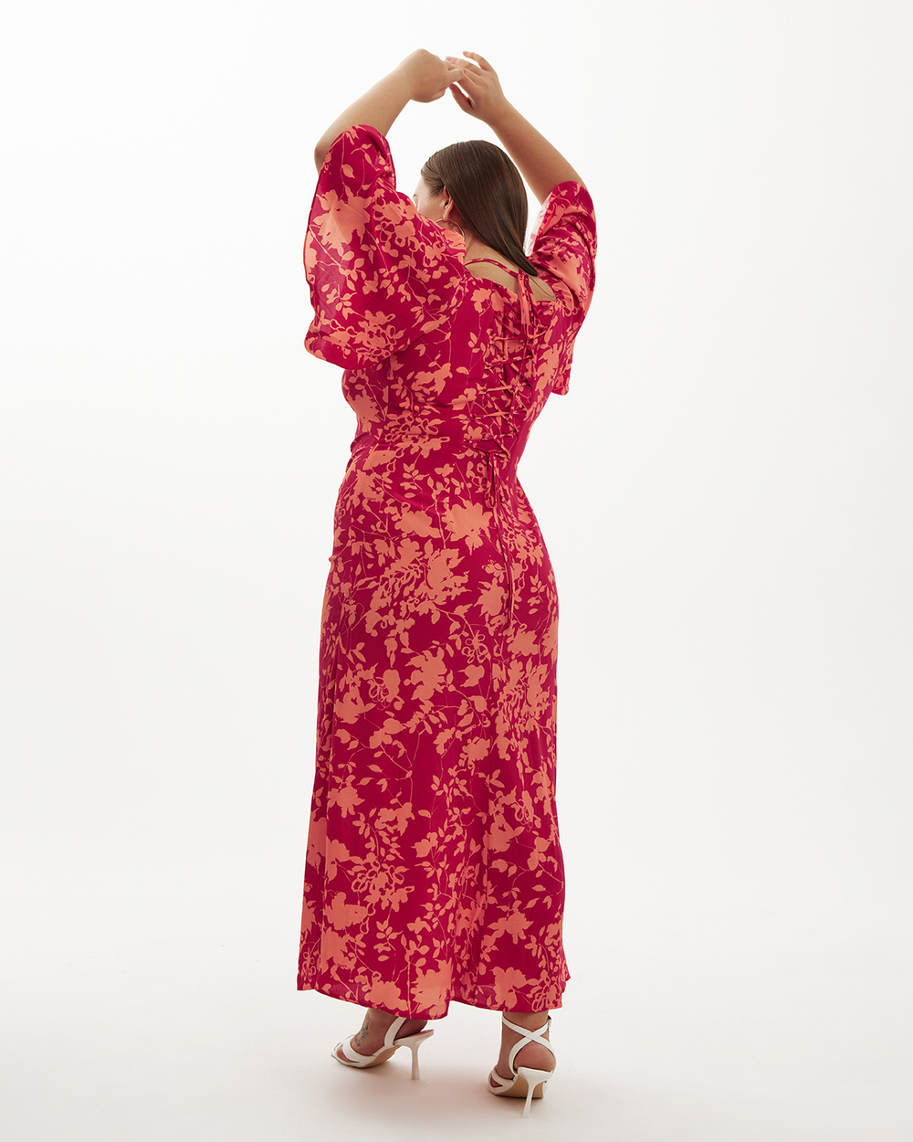 Платье со шнуровкой по спине