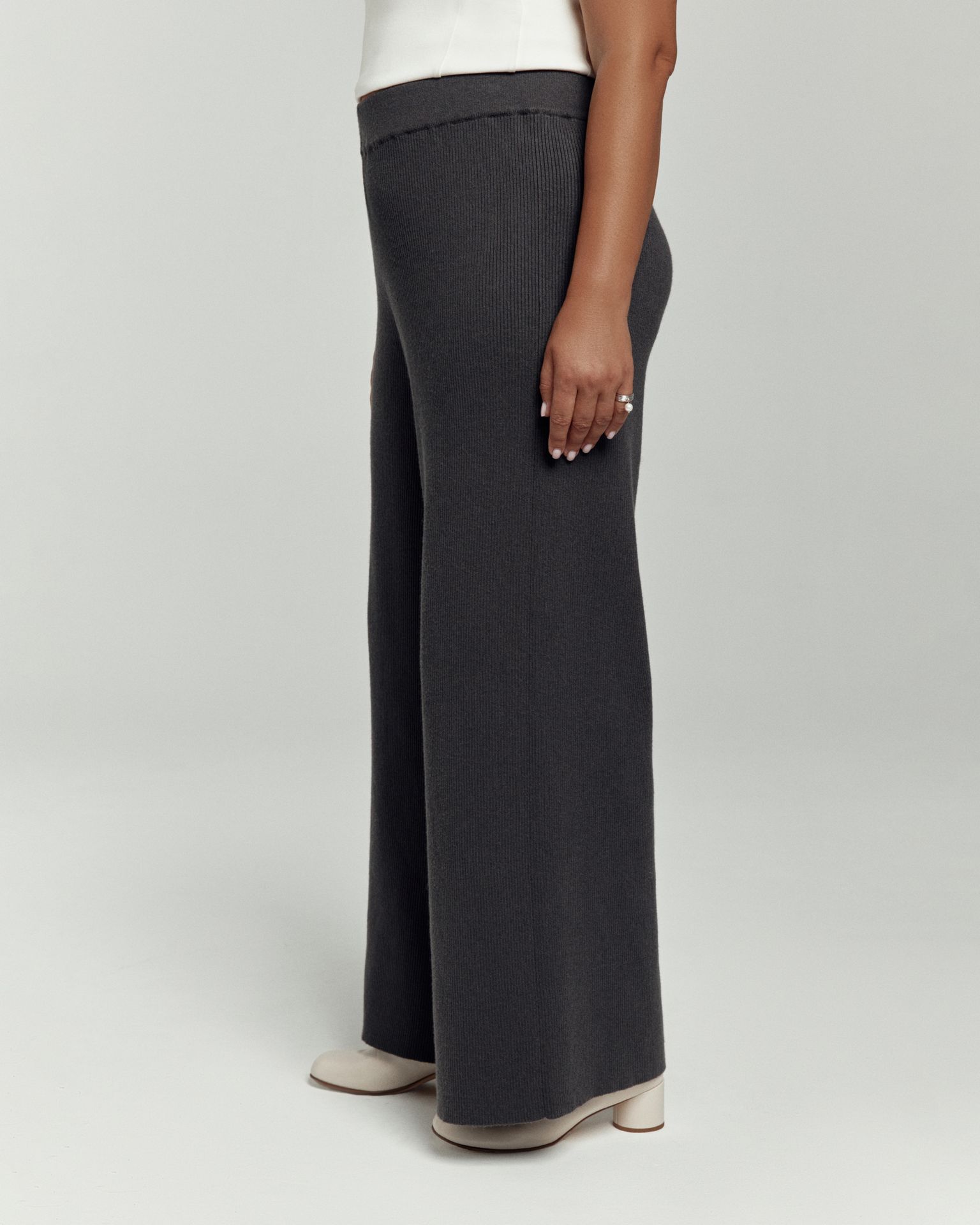 Брюки вязаные