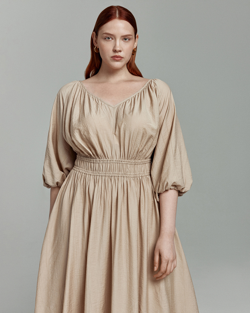 Платье с поясом-резинкой на талии