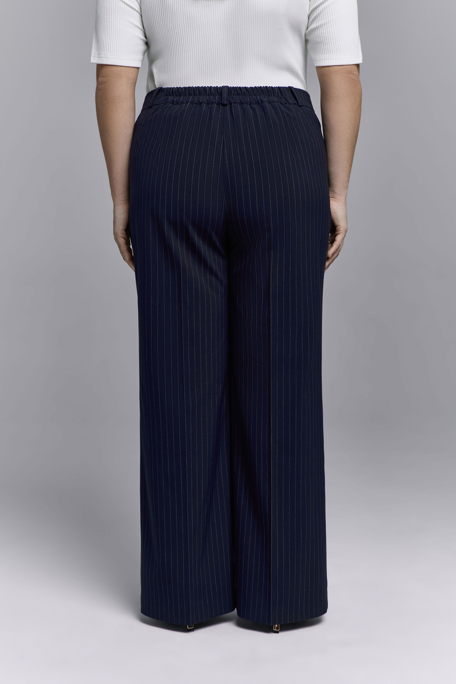 Брюки со стрелками SHIFT