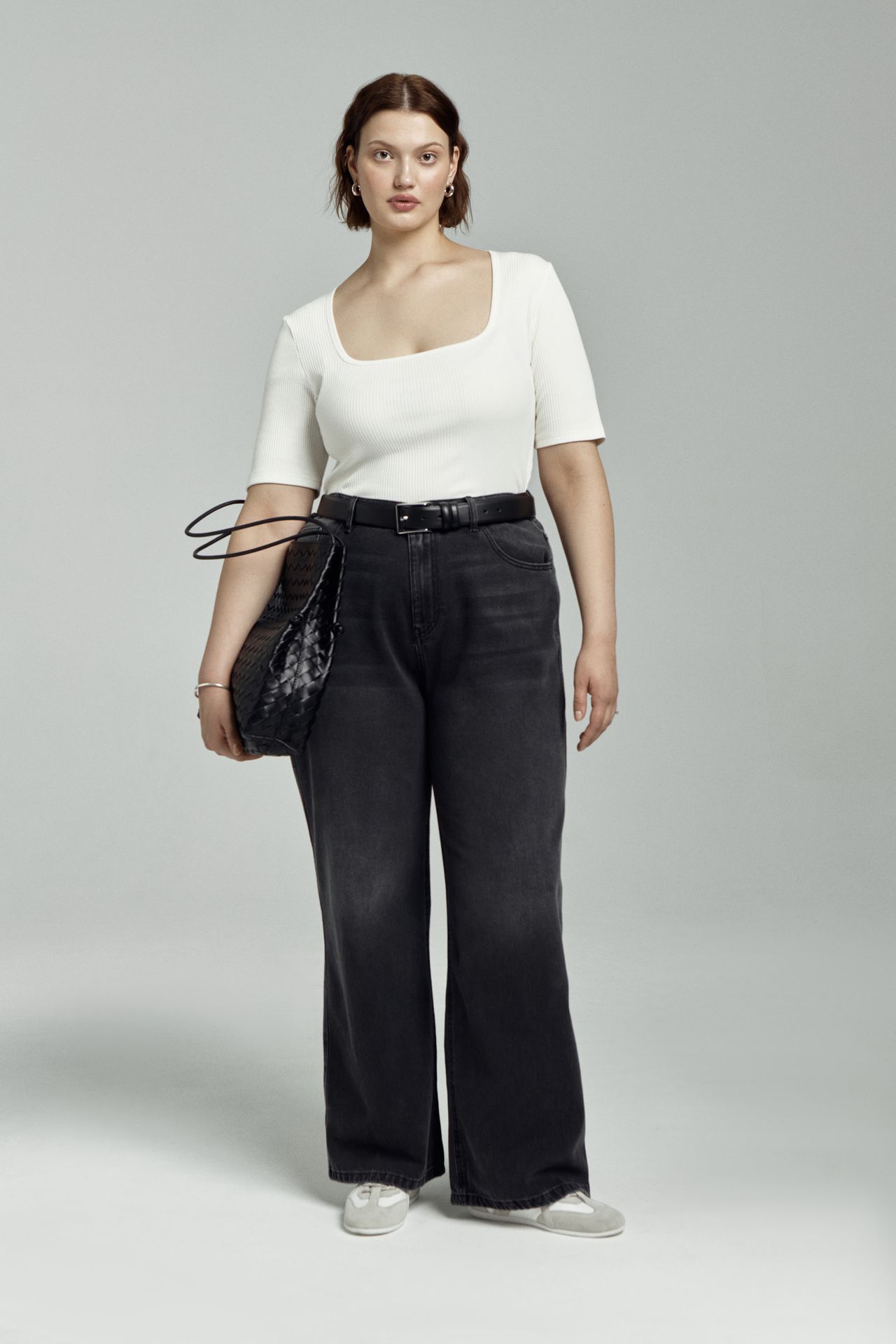 Топ базовый с вырезом каре