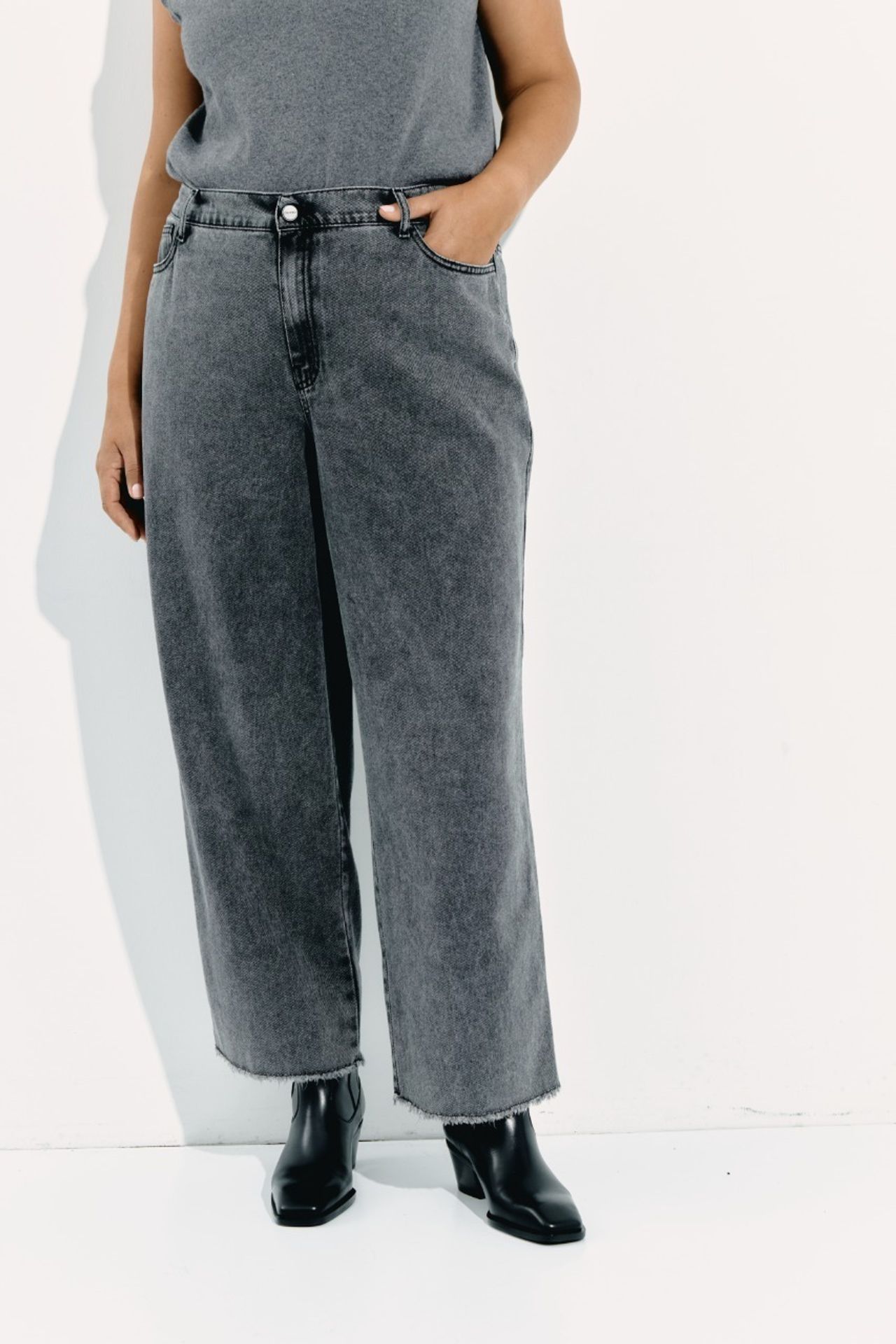 Джинсы прямые NOOR