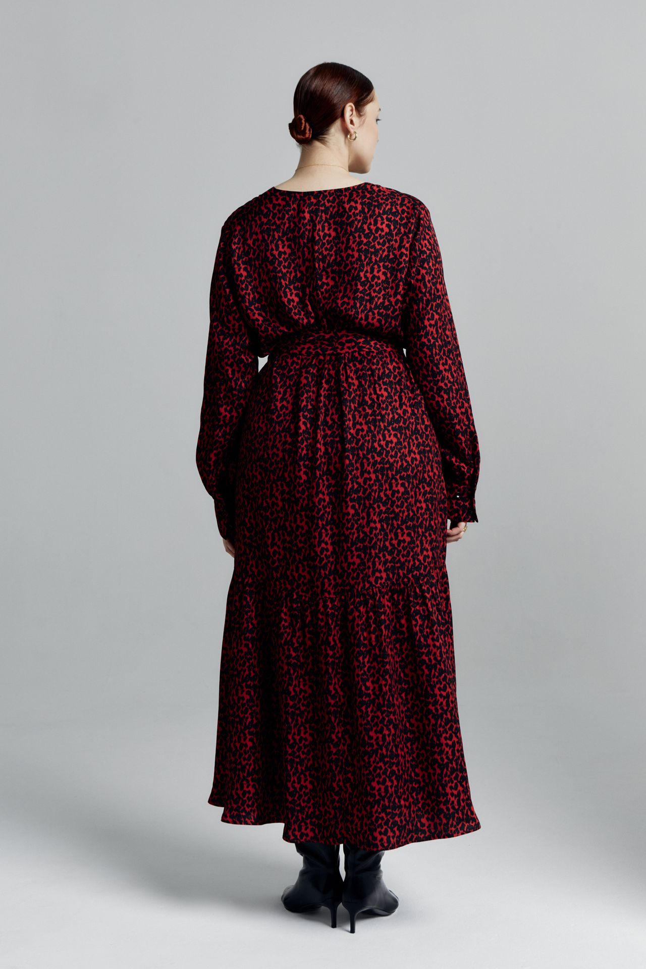 Платье-на пуговицах