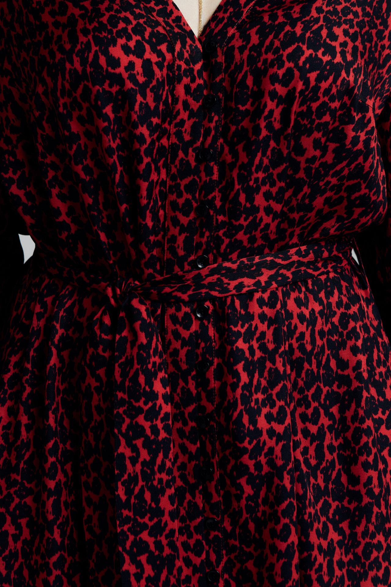 Платье-на пуговицах