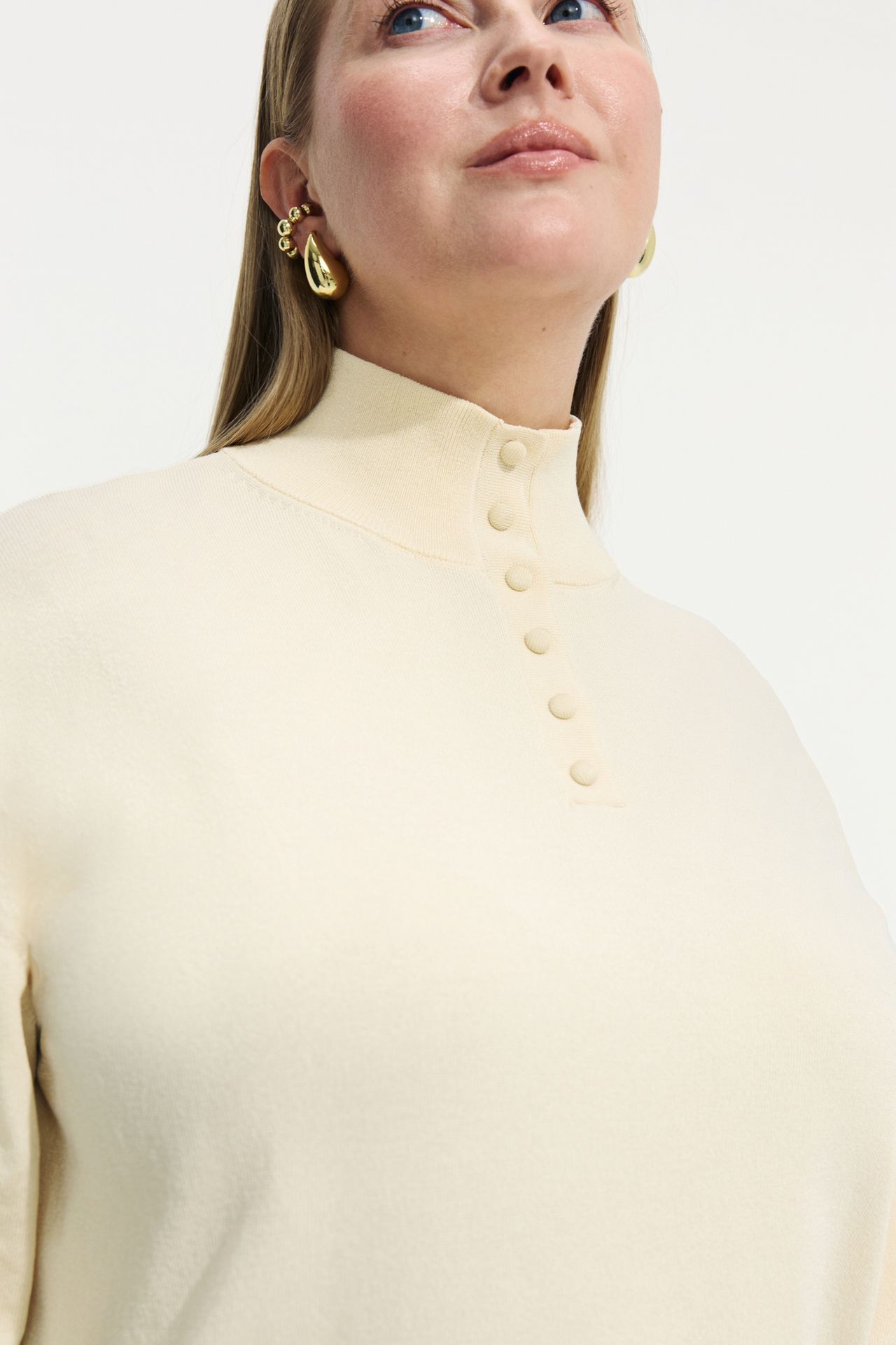 Джемпер с пуговицами