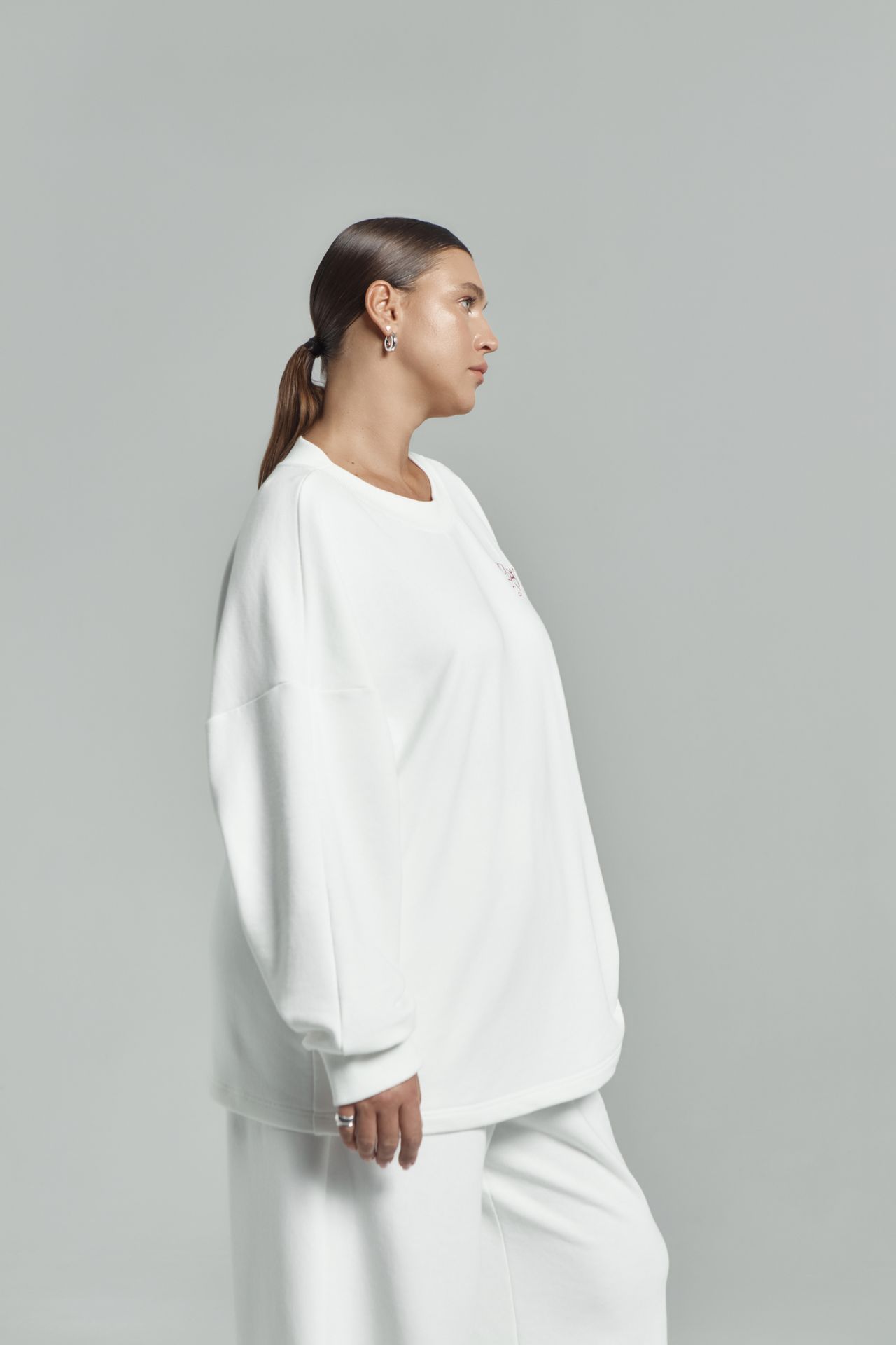 Толстовка с вышивкой