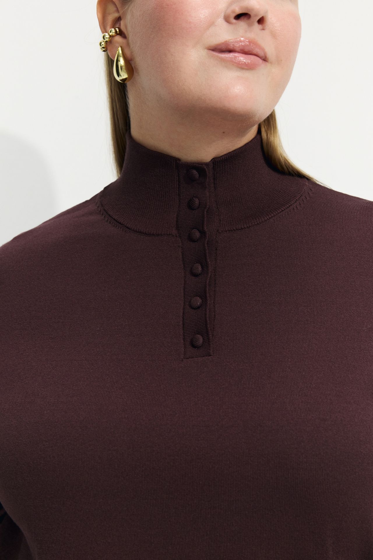 Джемпер с пуговицами