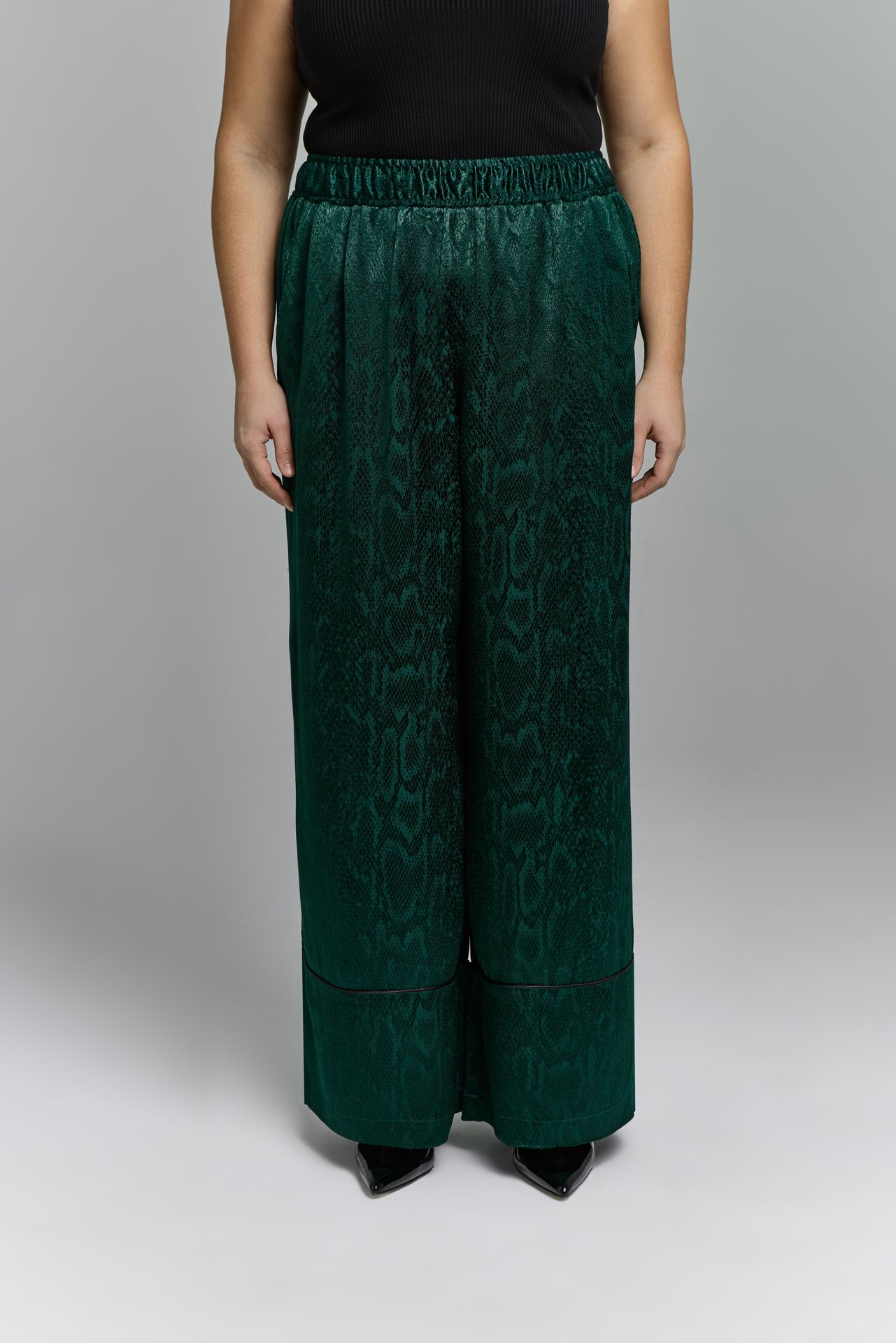 Брюки с кантом SECRET