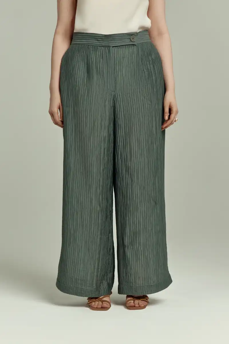 Брюки из фактурной ткани