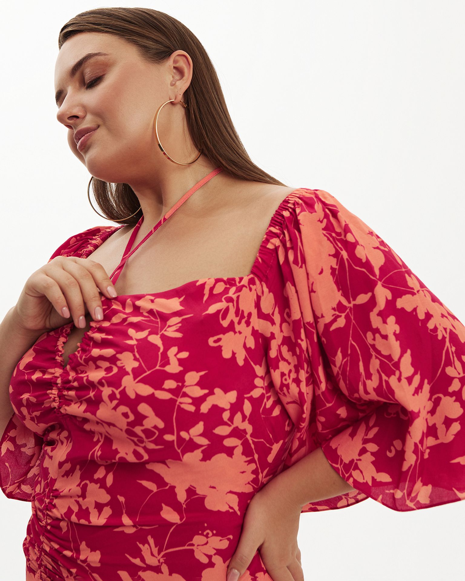 Платье со шнуровкой по спине