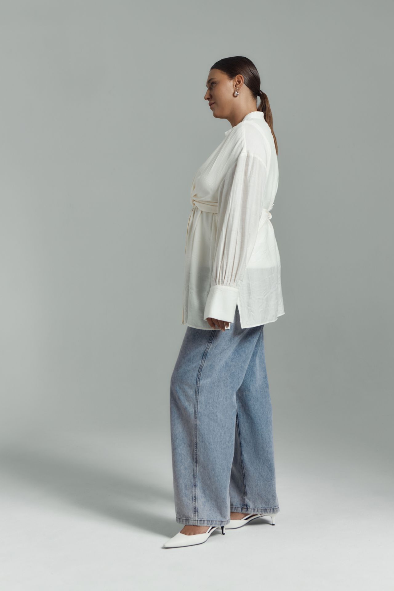 Блуза с перекрутом из фактурной ткани