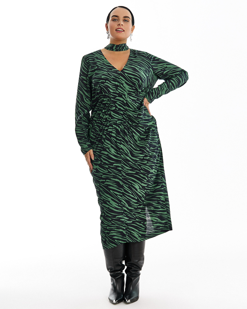 Платье с платком