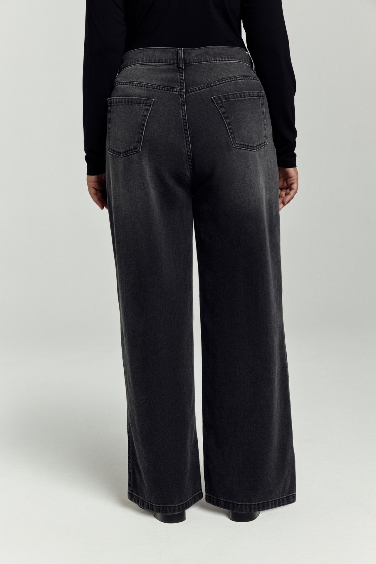 Джинсы широкие