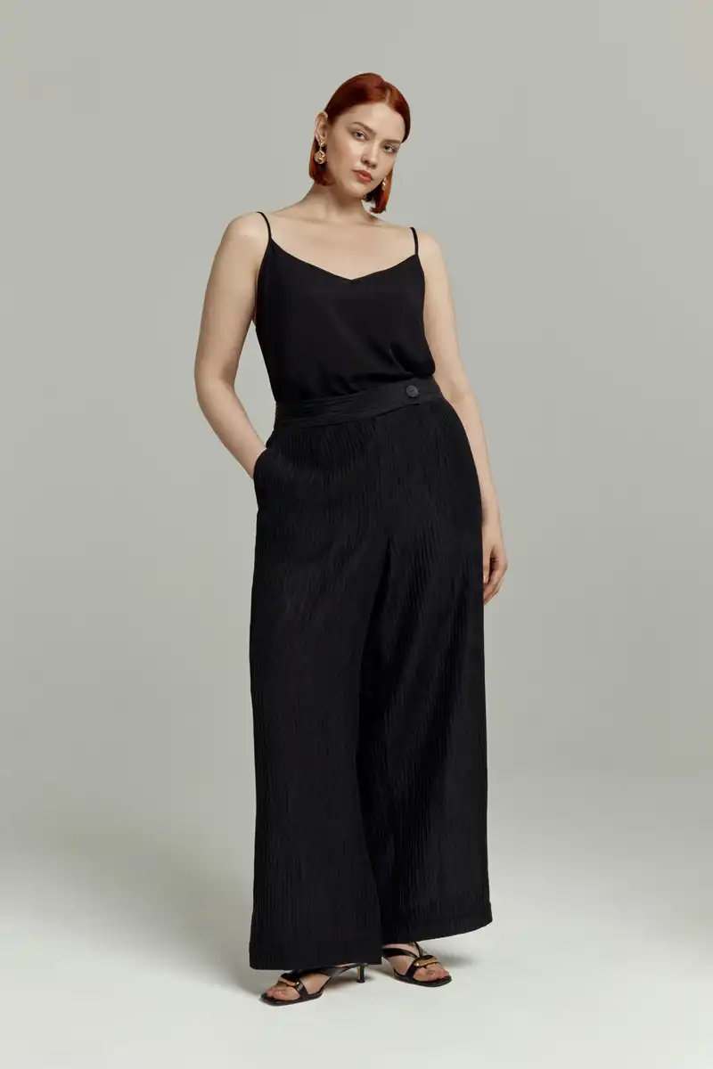 Брюки из фактурной ткани