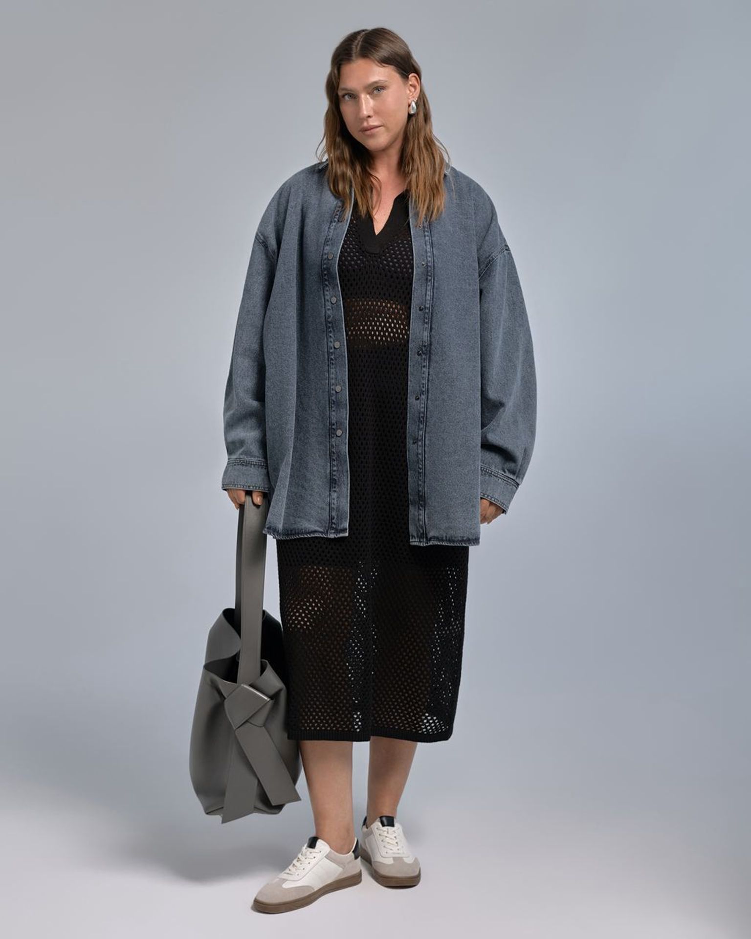 Платье вязаное в сетку