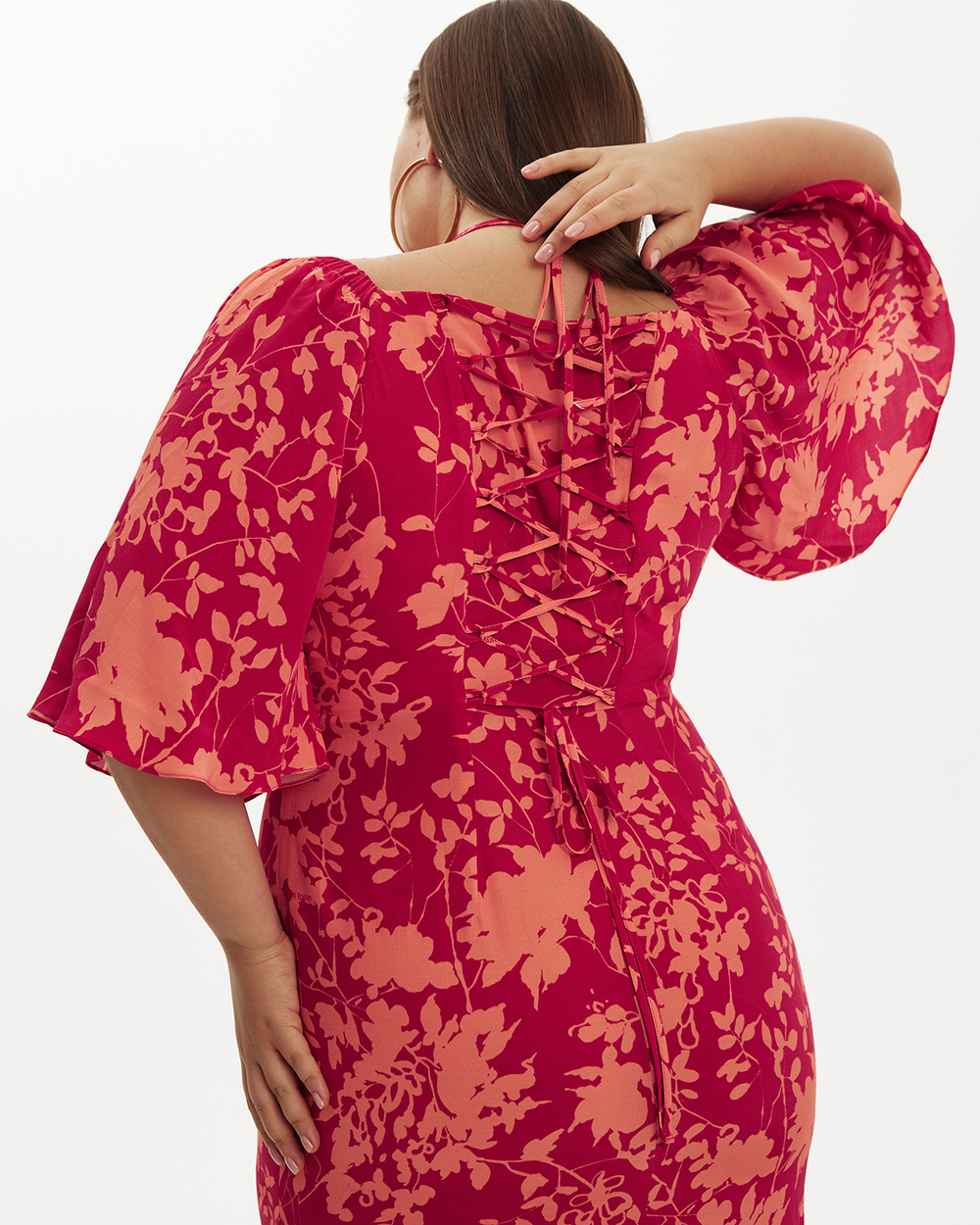 Платье со шнуровкой по спине