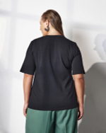 Футболка с V-образным вырезом