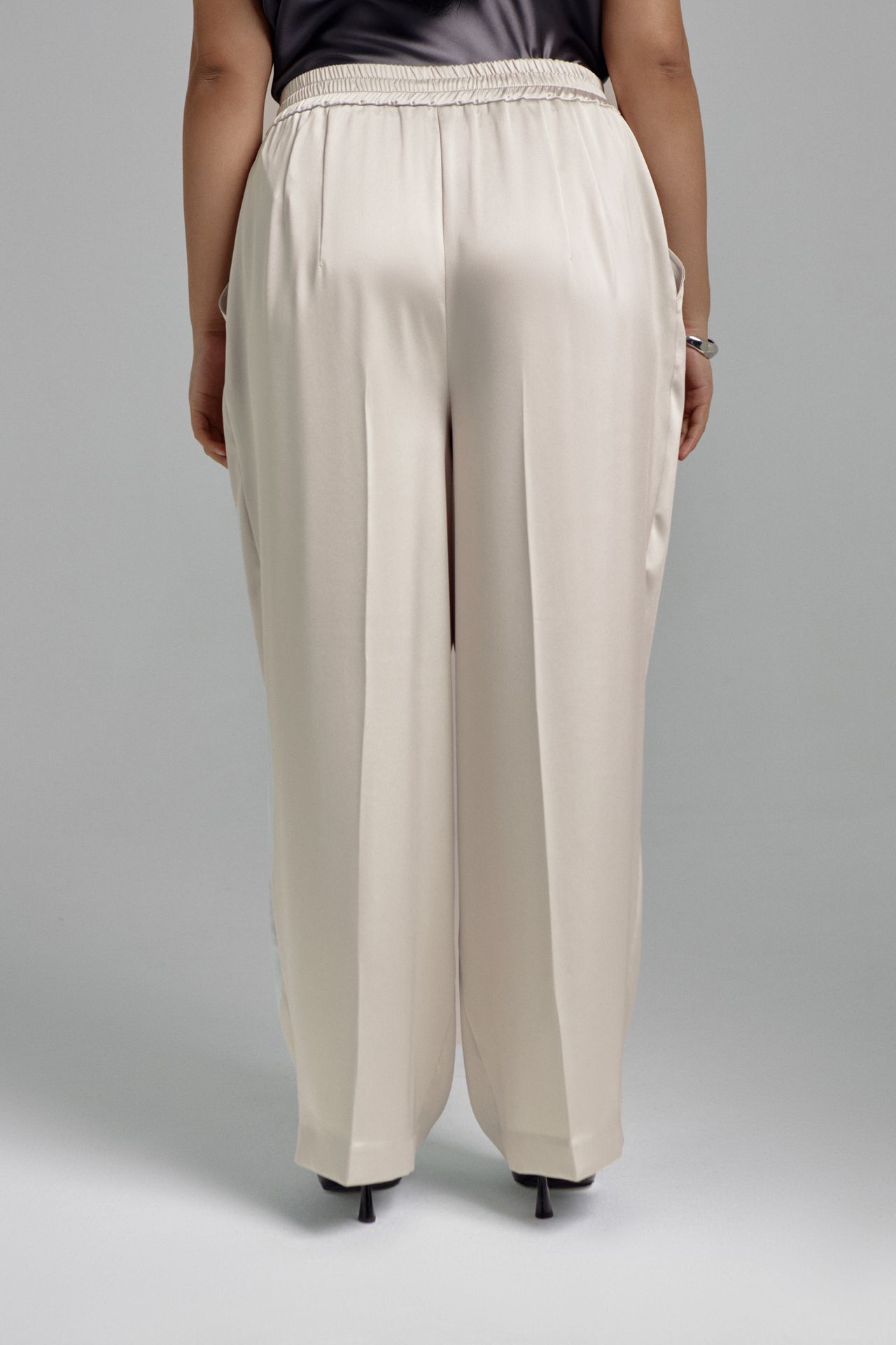 Брюки атласные