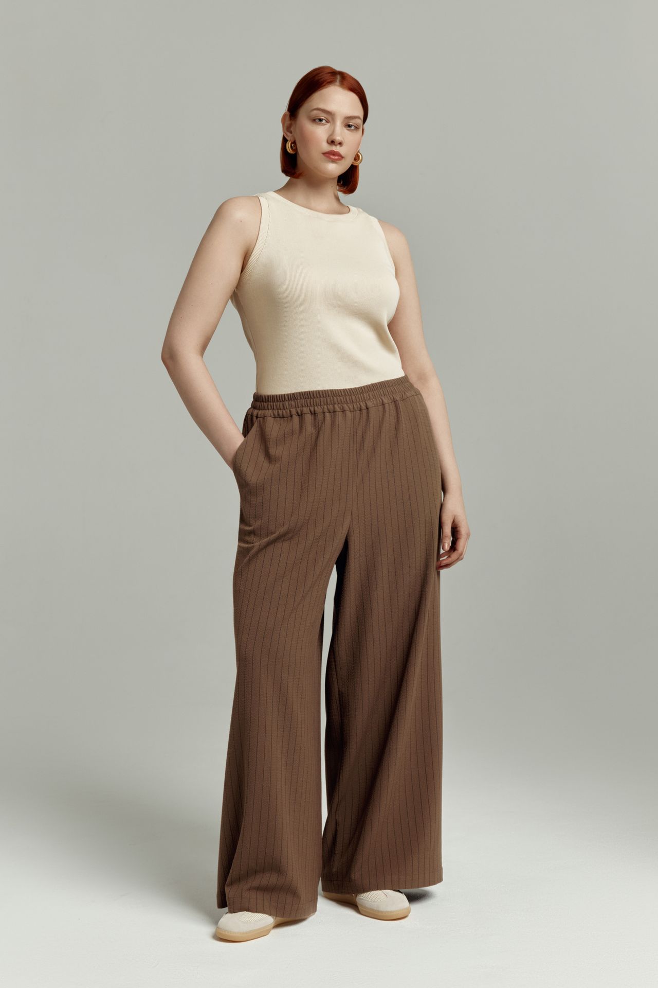 Брюки к рубашке в полоску