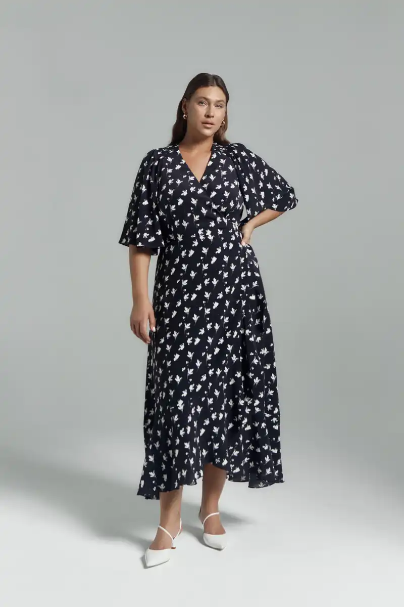 Платье на запах с воланом