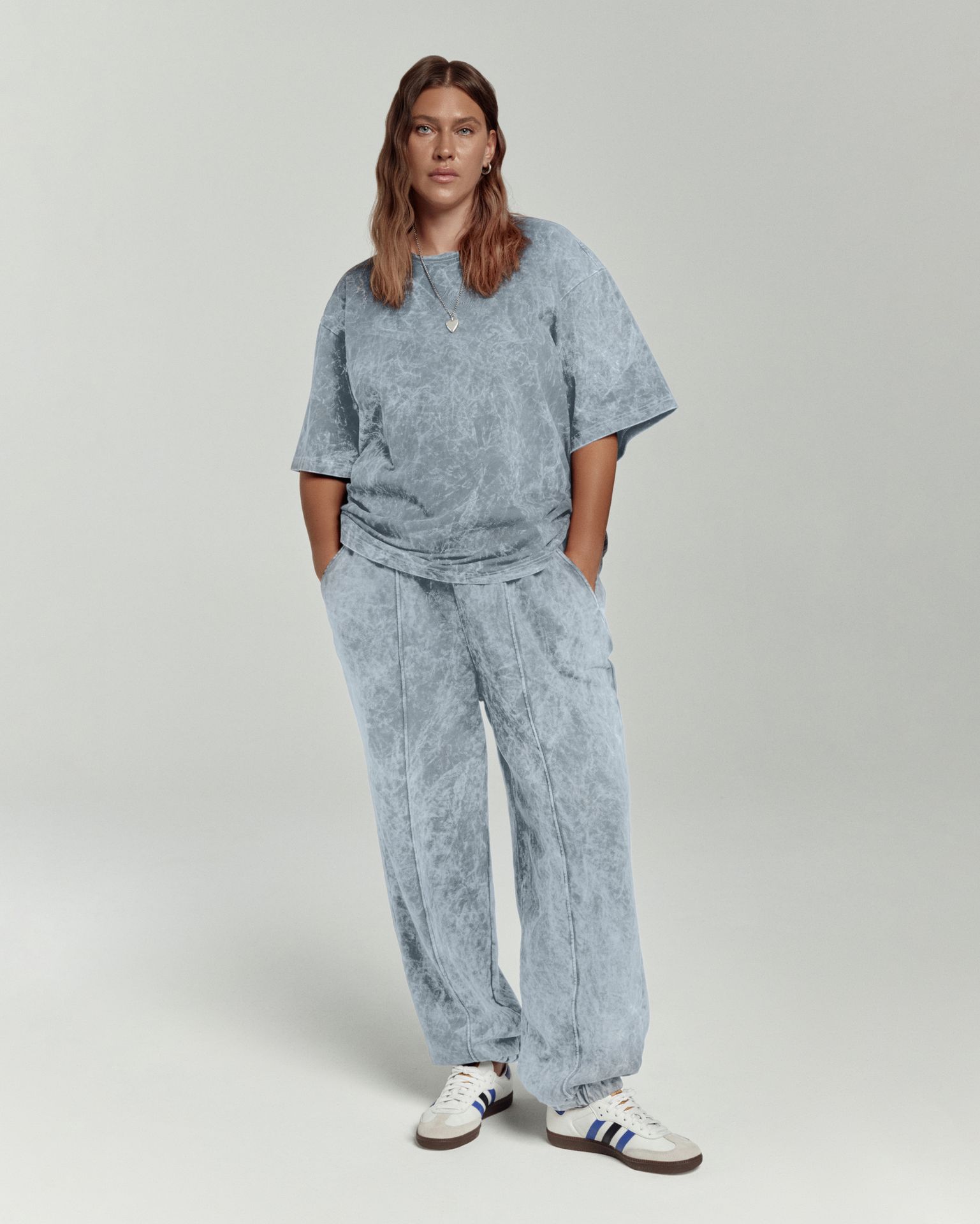 Футболка оверсайз с эффектом потертости