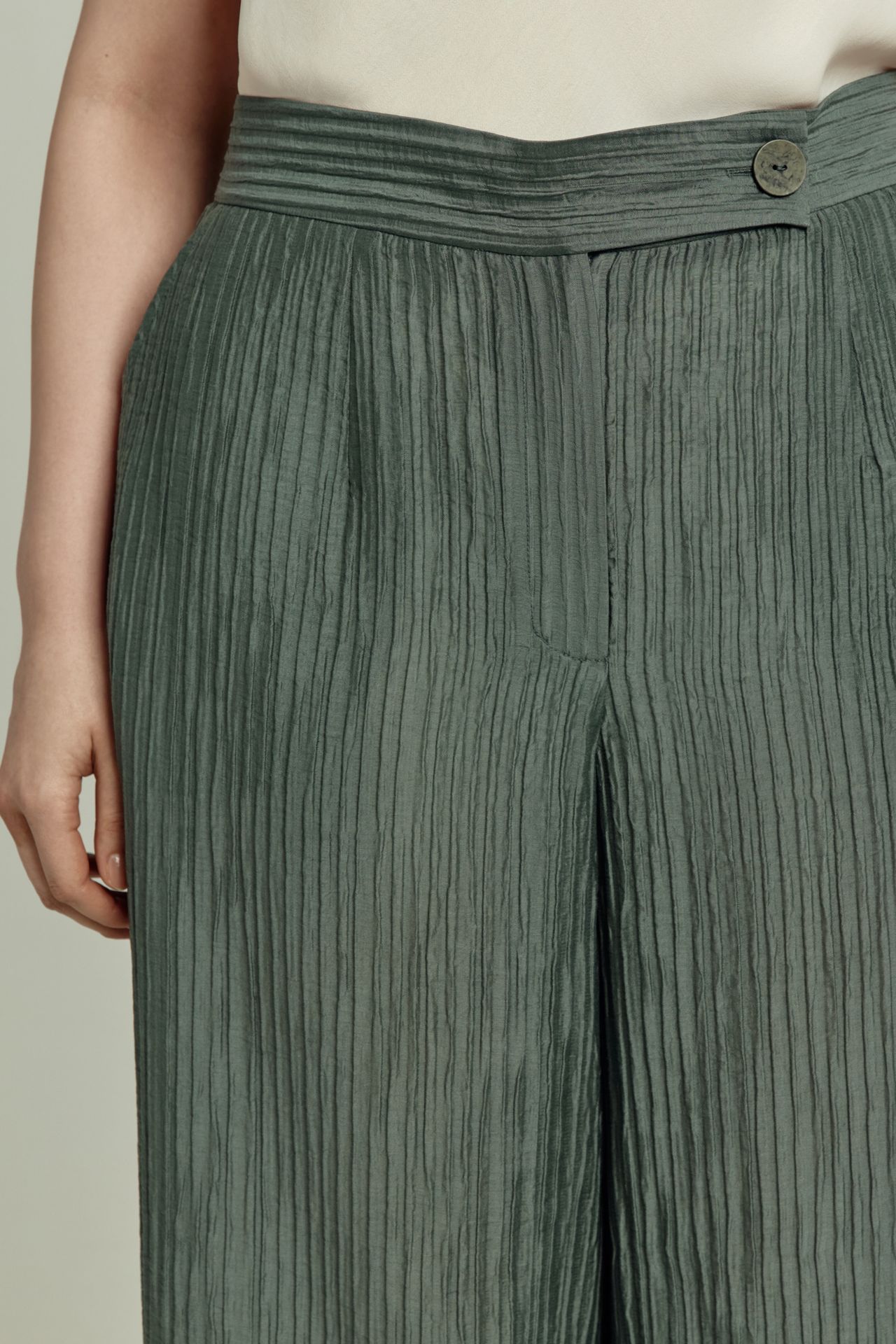 Брюки из фактурной ткани